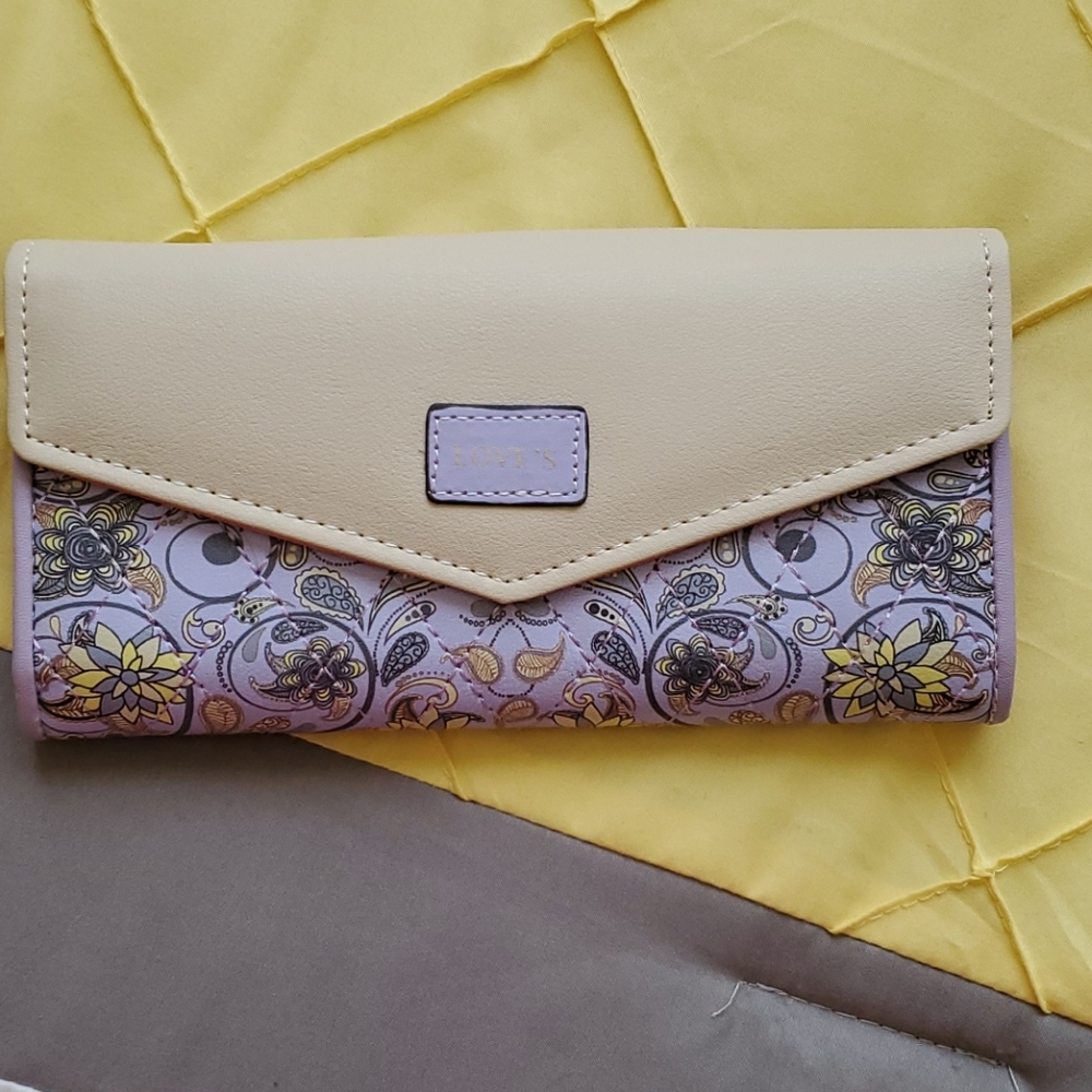 Womens flap wallet